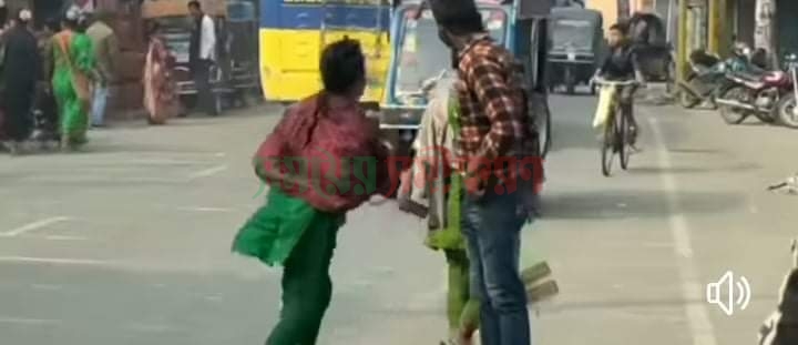 সাপের ভয় দেখিয়ে চাঁদাবাজি, আদালতের স্বপ্রণোদিত মামলা