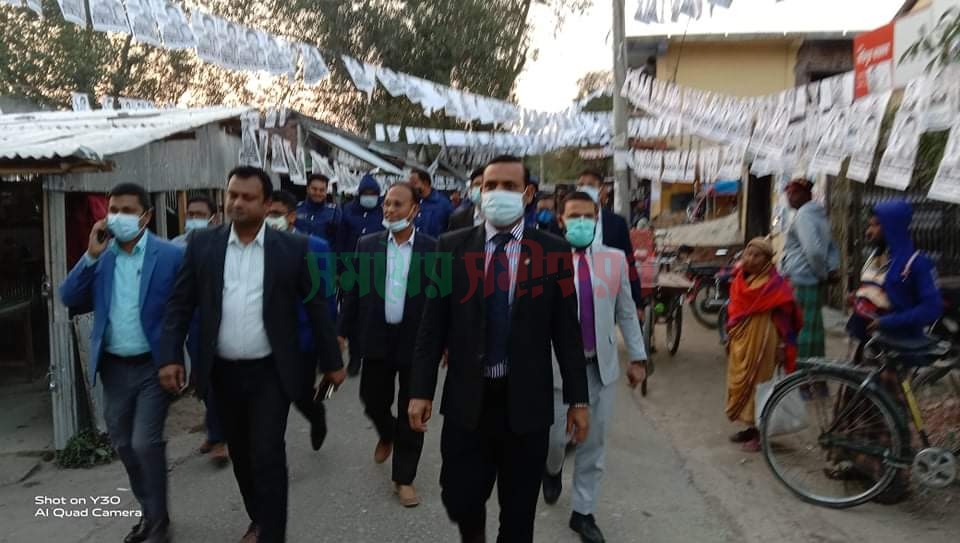 তিতুদহে নির্বাচনী এলাকা পরিদর্শনকালে ডিসি মোহাম্মদ আমিনুল ইসলাম খান