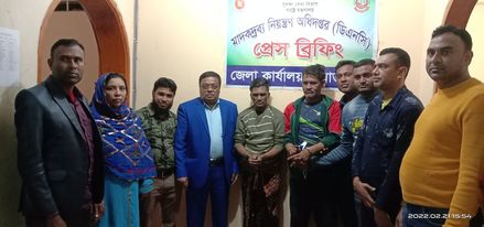 চুয়াডাঙ্গায় ইয়াবাসহ দুই মাদক ব্যবসায়ী আটক