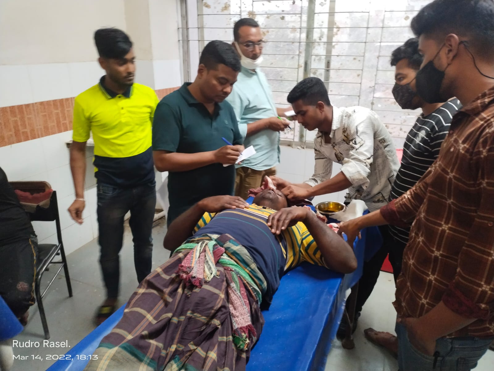 চুয়াডাঙ্গায় মসজিদের ইমামের বেতন দেওয়া নিয়ে দুই পক্ষের মধ্যে দ্বন্দ্ব