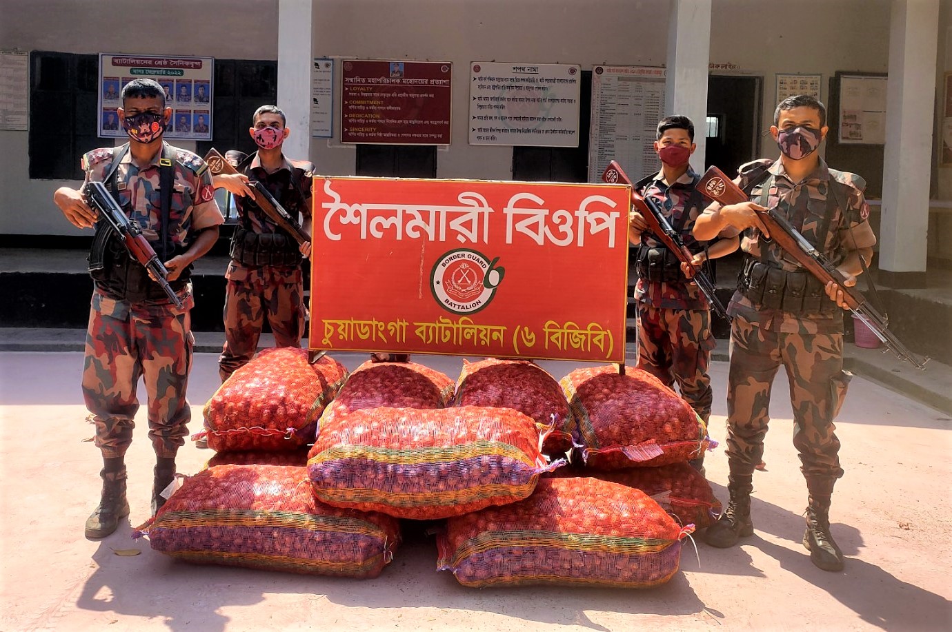 চুয়াডাঙ্গা ৬ বিজিবির চোরাচালান ও মাদকবিরোধী অভিযান
