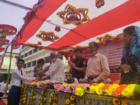 ভি জে সরকারি উচ্চবিদ্যালয়ে বার্ষিক ক্রীড়া প্রতিযোগিতার পুরস্কার বিতরণকালে এমপি ছেলুন জোয়ার্দ্দার