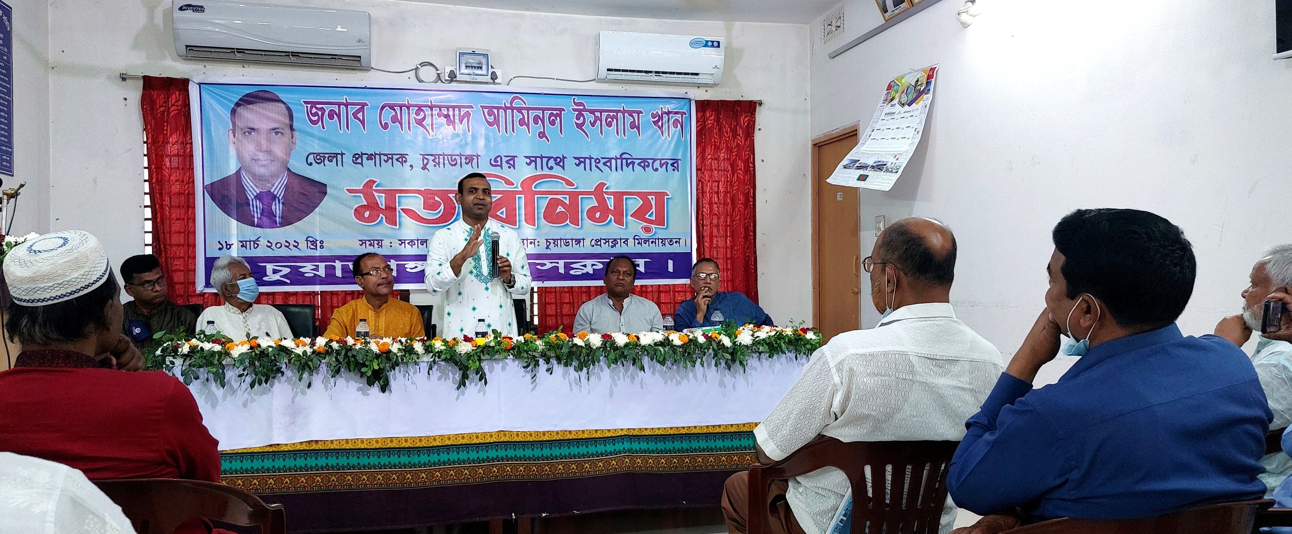 চুয়াডাঙ্গা প্রেসক্লাবে সাংবাদিকদের সাথে মতবিনিময়কালে ডিসি মোহাম্মদ আমিনুল ইসলাম খান