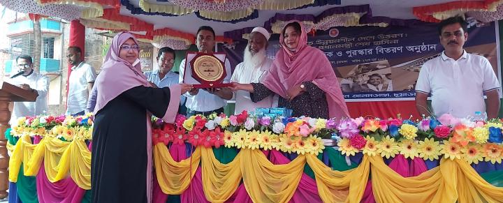 আলমডাঙ্গায় উন্নয়ন মেলার পুরস্কার বিতরণ ও আলোচনা সভা অনুষ্ঠিত