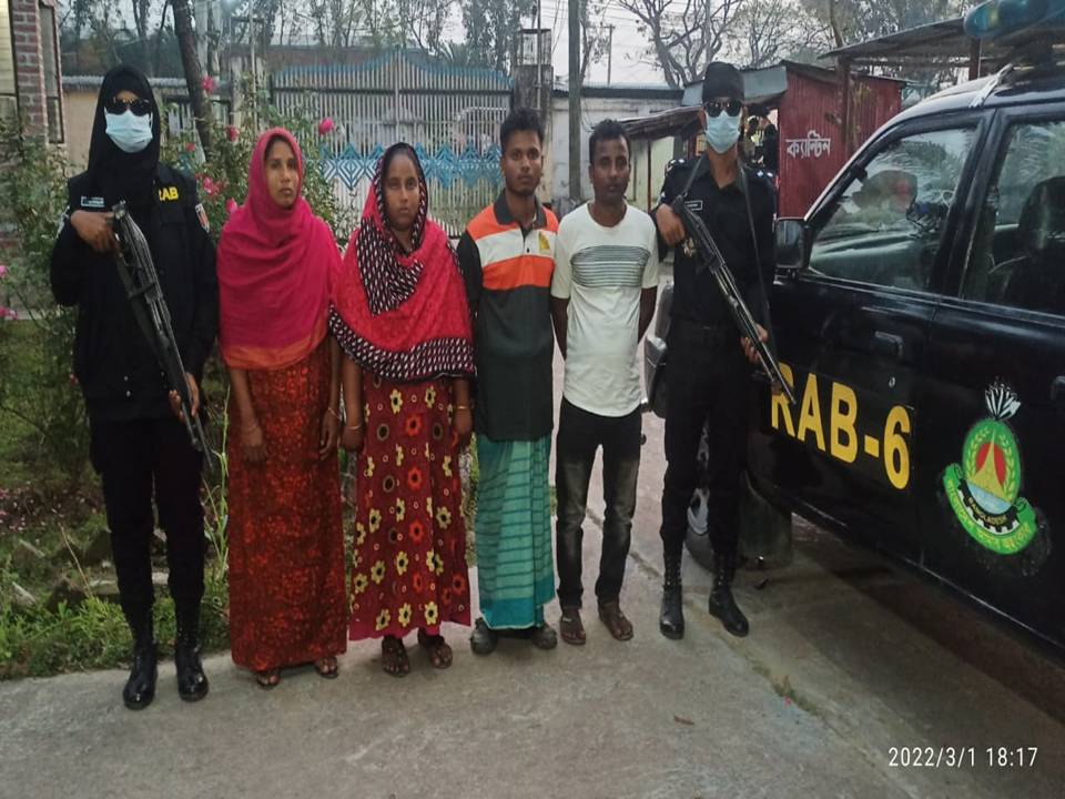 চুয়াডাঙ্গা ও দর্শনায় গাঁজা ও ফেনসিডিলসহ ছয়জন আটক