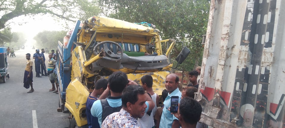 মেহেরপুরে সড়ক দুর্ঘটনায় ট্রাক চালক ও সহকারী নিহত