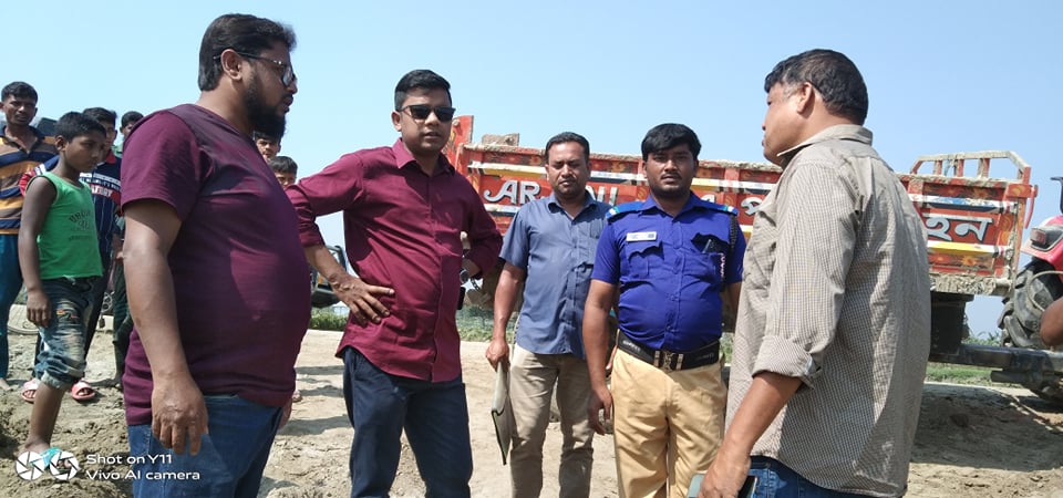 অবৈধভাবে মাটিকাটার খবরে ঝাজরীতে ভ্রাম্যমাণ আদালতের অভিযান