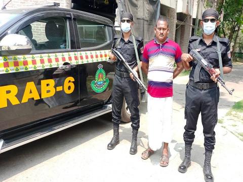 চুয়াডাঙ্গায় ২০০ লিটার চোলায় মদসহ মাদক ব্যবসায়ী গ্রেপ্তার