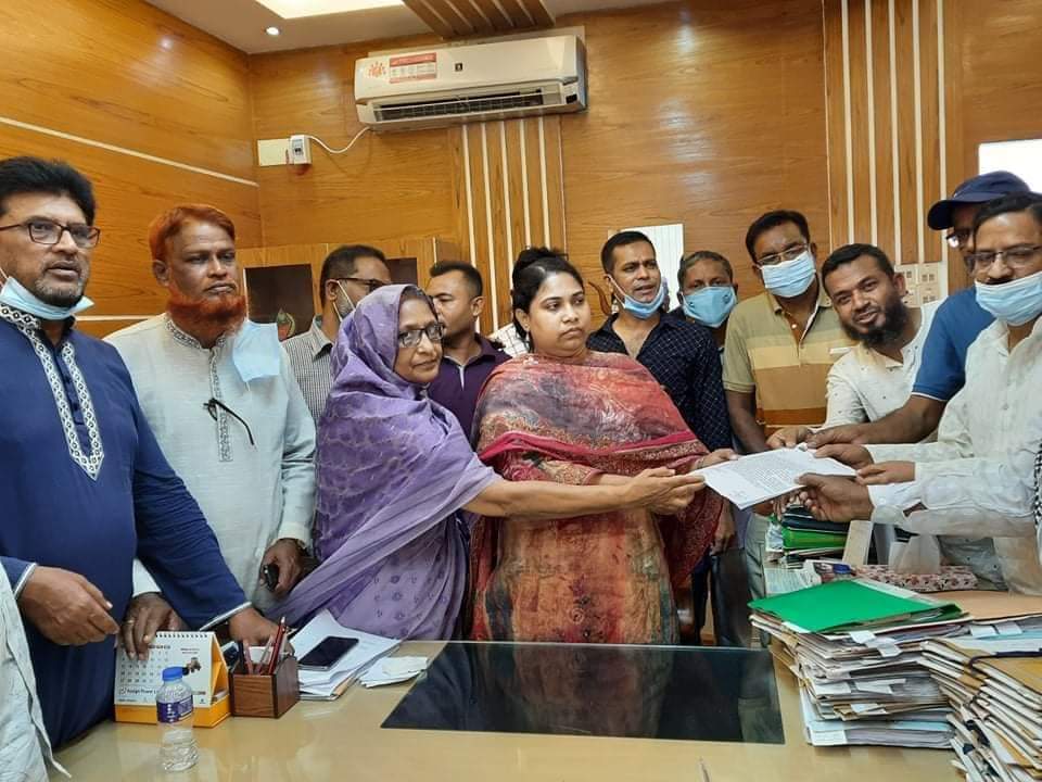 নিত্যপ্রয়োজনীয় দ্রব্যমূল্যের ঊর্ধ্বগতির প্রতিবাদে চুয়াডাঙ্গা ও ঝিনাইদহে বিএনপির স্মারকলিপি পেশ