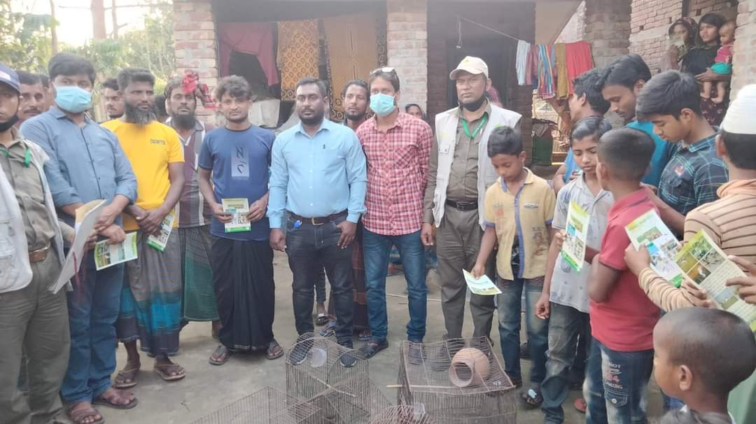 চুয়াডাঙ্গায় পাখি শিকারীর বাড়িতে বিভাগীয় বন্যপ্রাণী টিমের অভিযান