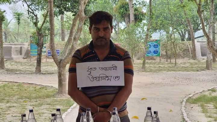 গাংনীতে মদ ও ফেনসিডিলসহ মাদক ব্যবসায়ী আটক