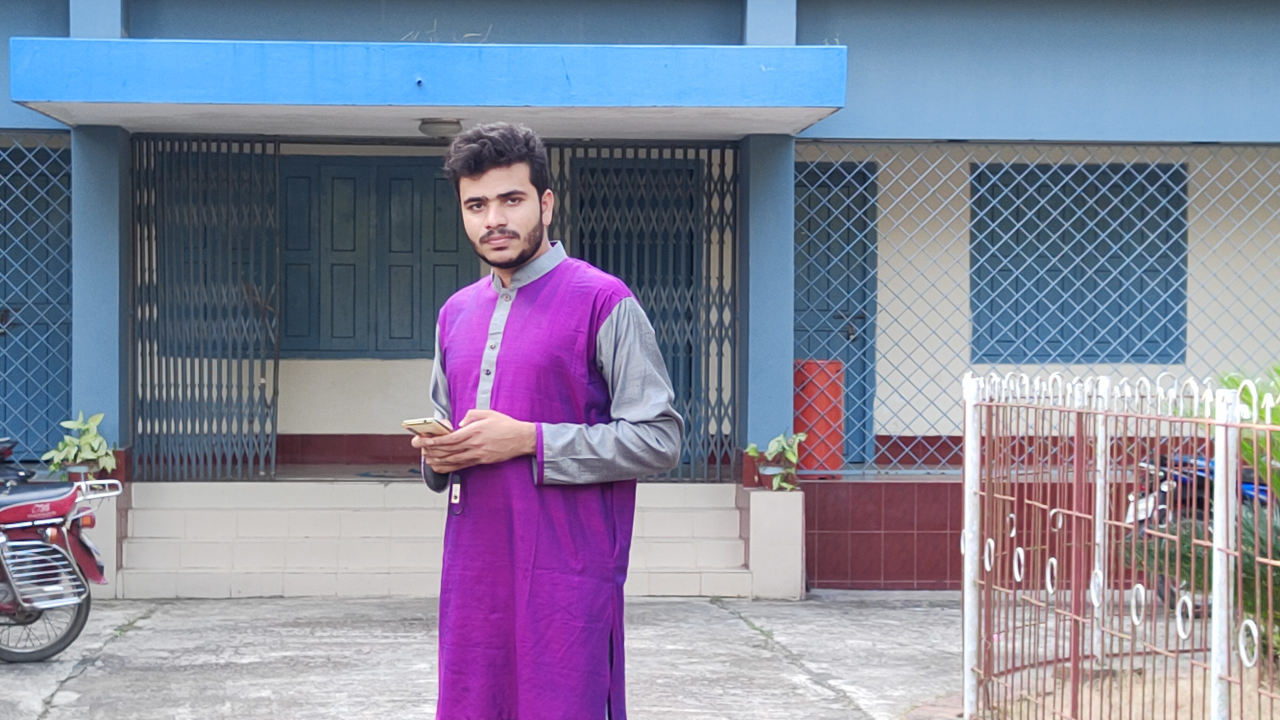 দৈনিক বিনেস ফাইল-এর প্রতিনিধি হলেন সেলিম রেজা