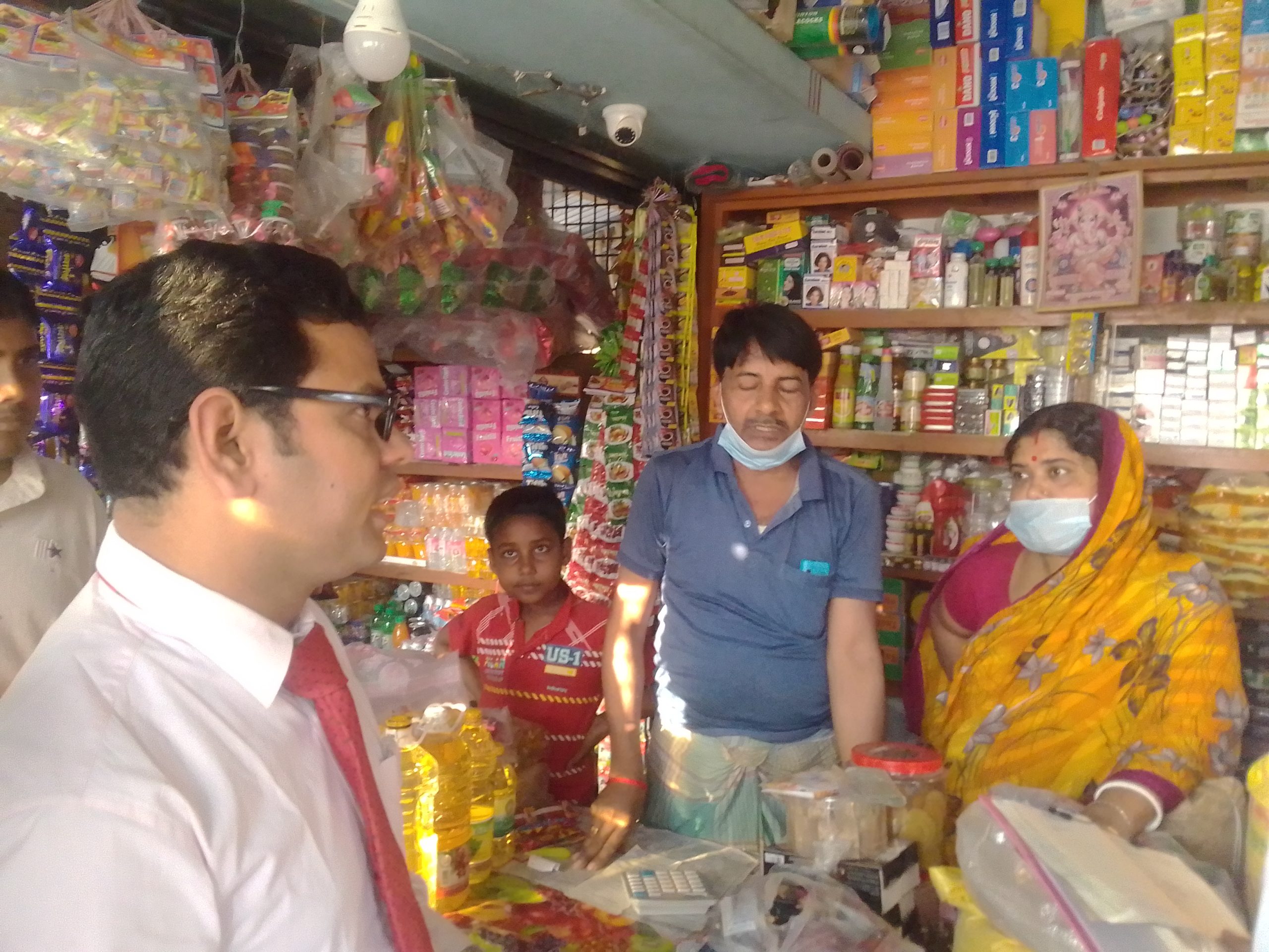 হরিণাকুণ্ডুর বিভিন্ন বাজার মনিটরিংয়ে ইউএনও