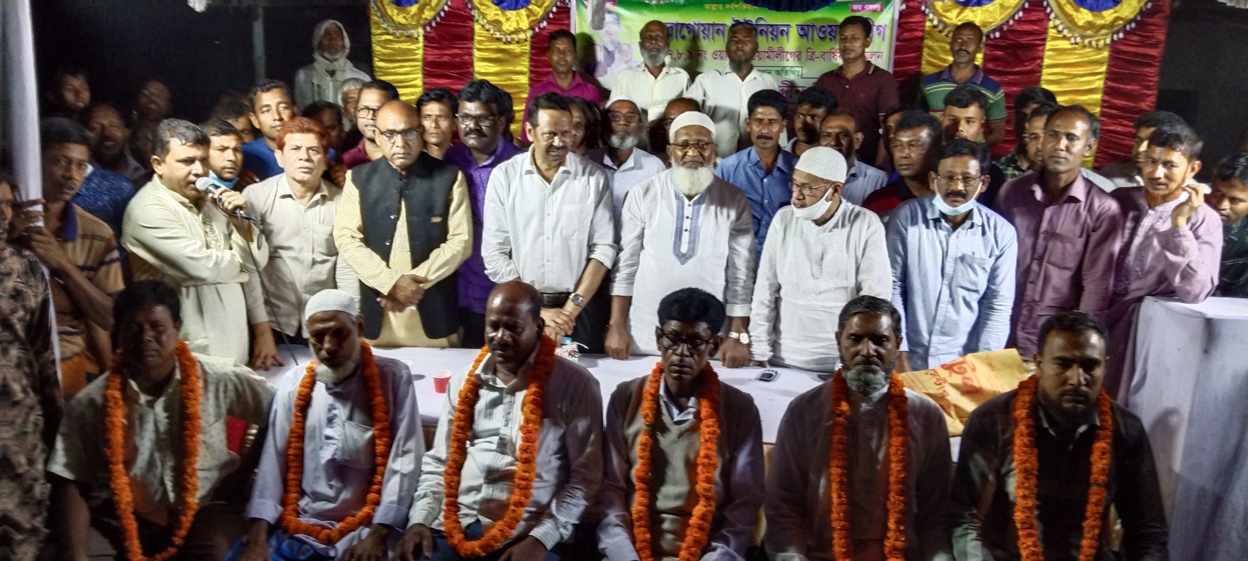 আওয়ামী লীগ এক টিকিটে দুই সিনেমা দেখে না