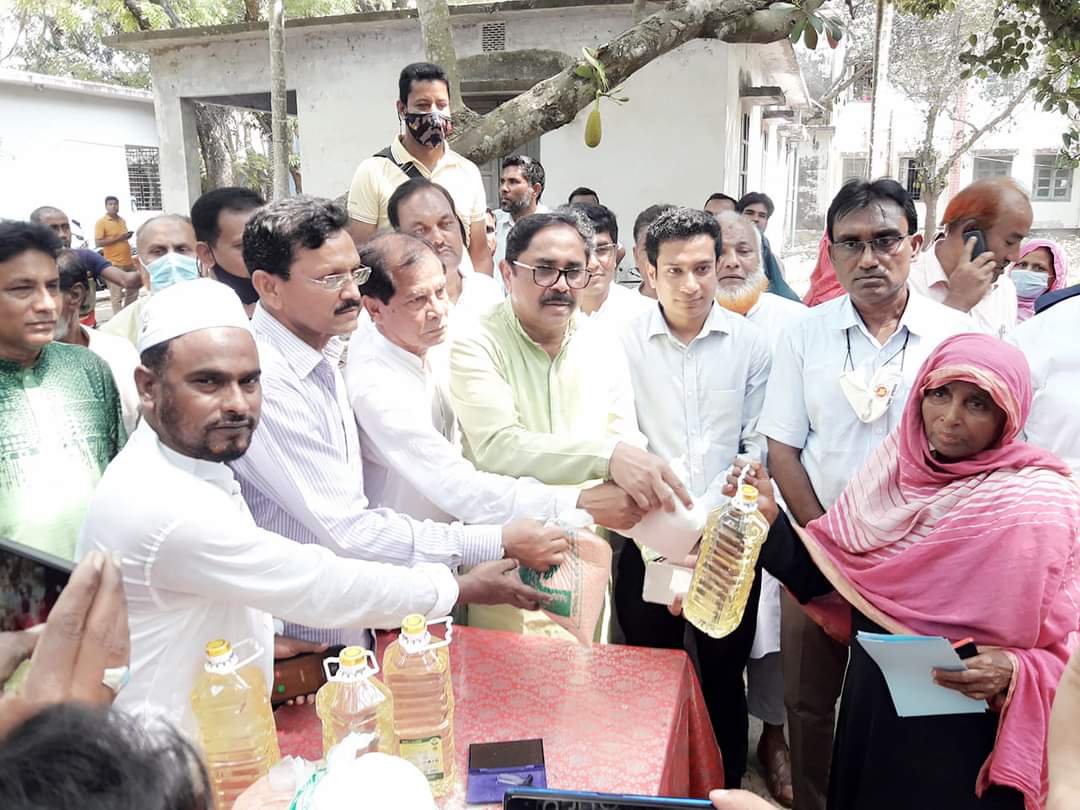 জীবননগরে টিসিবির পণ্য-সামগ্রী বিক্রি কার্যক্রমের উদ্বোধন