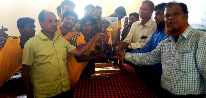 চুয়াডাঙ্গার মাখালডাঙ্গা-দীননাথপুর মাধ্যমিক বিদ্যালয়ে কাবাডি প্রতিযোগিতা অনুষ্ঠিত