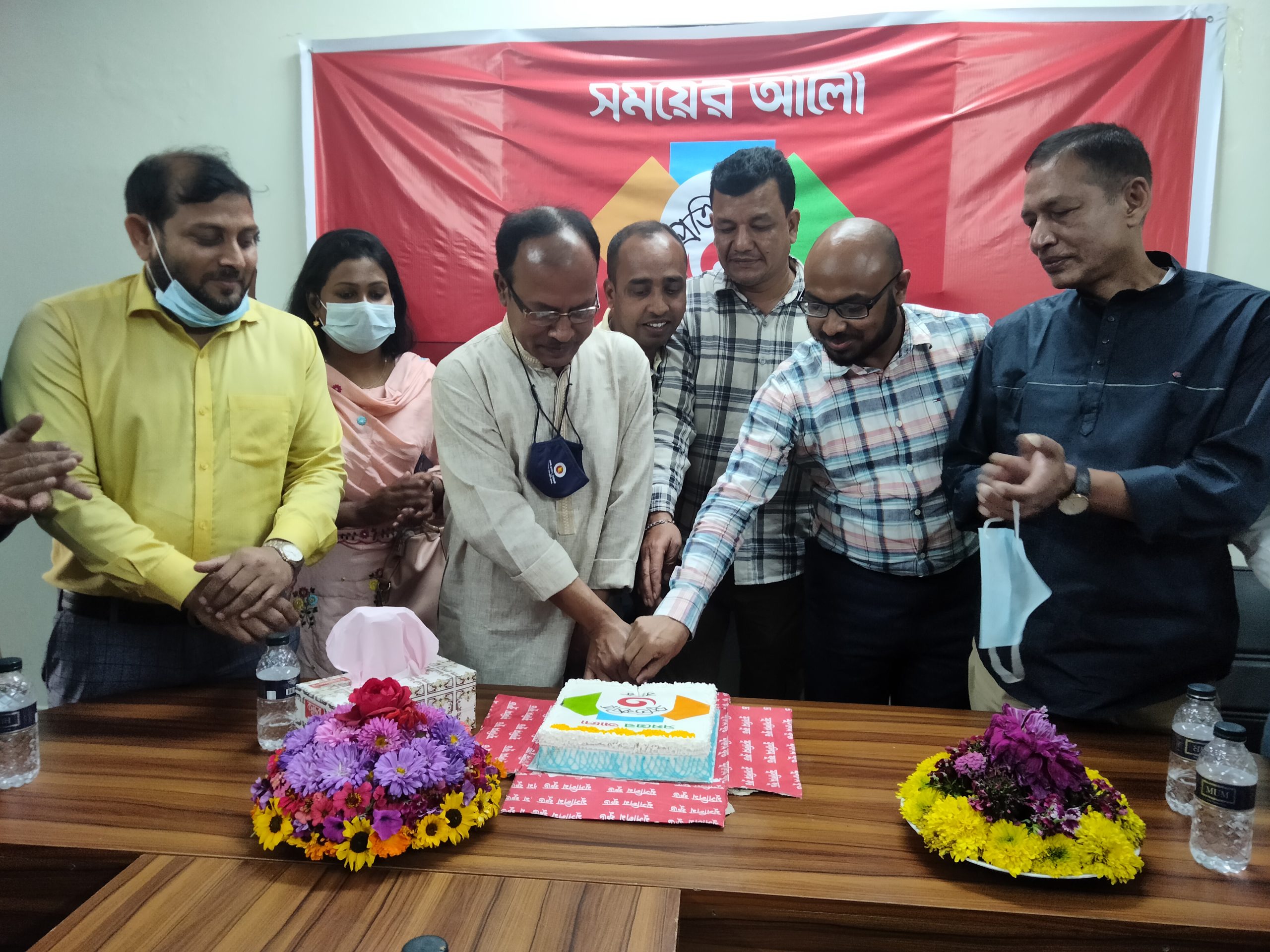 চুয়াডাঙ্গায় সময়ের আলোর প্রতিষ্ঠাবার্ষিকী উদ্যাপন অনুষ্ঠানে অতিথিরা