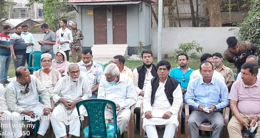 আলমডাঙ্গায় দলীয় নেতা-কর্মীদের সাথে মতবিনিময়কালে এমপি ছেলুন জোয়ার্দ্দার