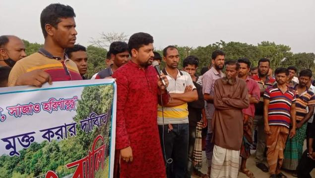 হরিণাকুণ্ডুতে নবগঙ্গা নদী রক্ষায় মানববন্ধন