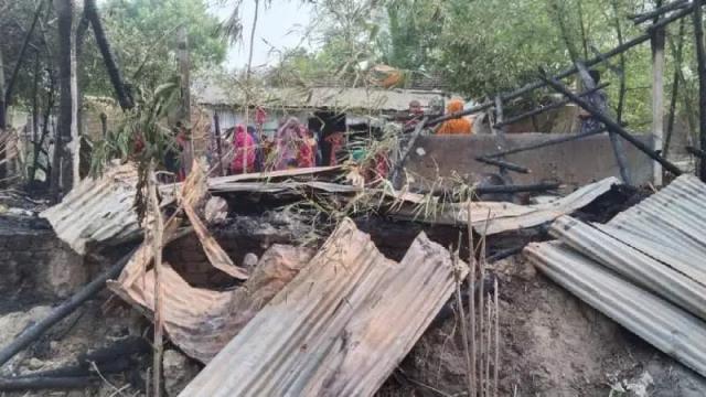 দামুড়হুদার হাতিভাঙ্গায় মশার কয়েল থেকে গোয়াল ঘরে অগ্নিকাণ্ড; দুই গরুর মৃত্যু