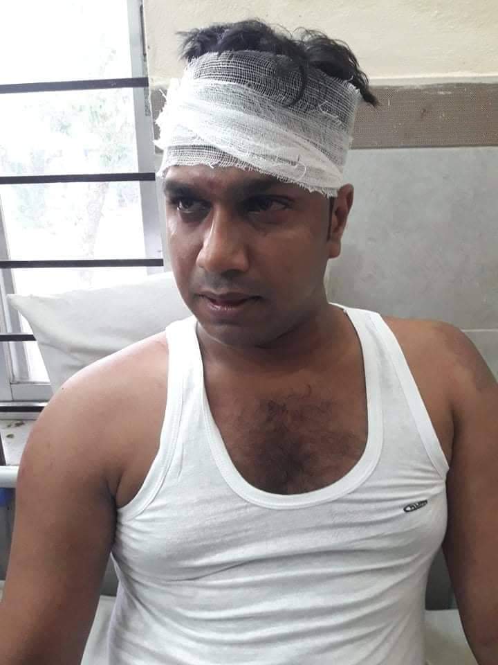 হরিণাকুণ্ডুতে ইউপি চেয়ারম্যানকে কুপিয়ে জখম