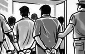 চুয়াডাঙ্গার পৃথক স্থানে পুলিশের বিশেষ অভিযানে আটক ১৩