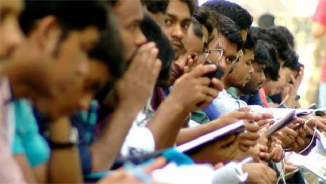 ৩০ পেরিয়েও মেলেনি চাকরি, শিক্ষিত বেকারদের আহাজারি