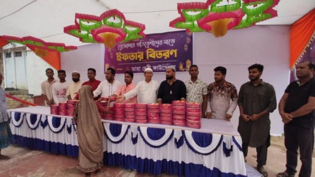 চুয়াডাঙ্গায় তারা দেবী ফাউন্ডেশনের উদ্যোগে রোজাদার প্রতিবেশীদের মধ্যে ইফতার বিতরণ শুরু