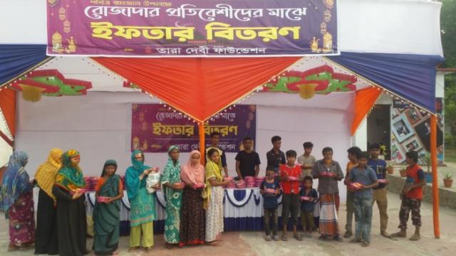 তারা দেবী ফাউন্ডেশনের উদ্যোগে দুই শতাধিক রোজাদারের মধ্যে ইফতার বিতরণ