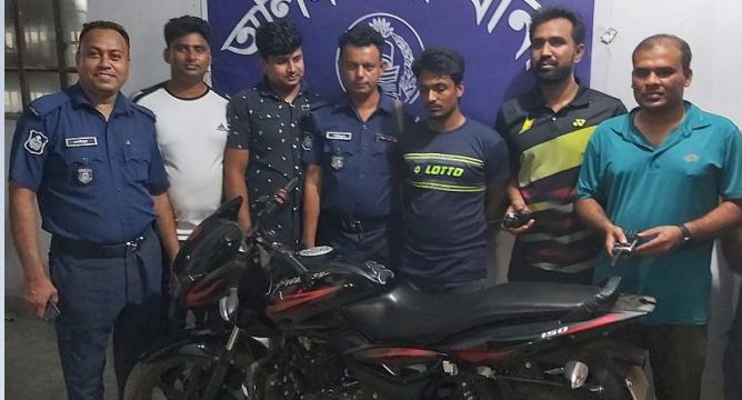 আলমডাঙ্গায় ঈদের মার্কেট করতে এসে চুরি; চোর আটকসহ মোটরসাইকেল উদ্ধার