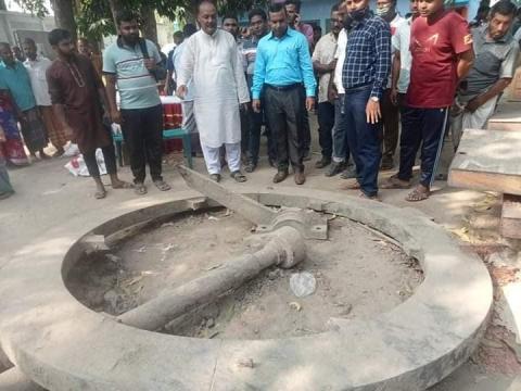 কার্পাসডাঙ্গায় জাহাজের ধ্বংসাবশেষ ও কঙ্কাল উদ্ধারের স্থান পরিদর্শনে ডিসি