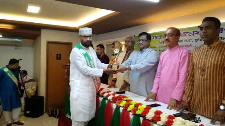 গোল্ডেন অ্যাওয়ার্ড পেলেন শ্রমিক লীগের সভাপতি আব্দুল কাদির