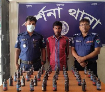 দর্শনায় ৪৭ বোতল ফেনসিডিলসহ মাদক ব্যবসায়ী আটক