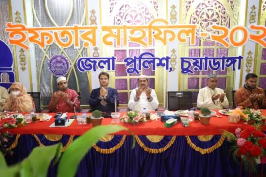চুয়াডাঙ্গা জেলা পুলিশের ইফতার মাহফিলে স্বতঃস্ফুর্ত অংশগ্রহণে চমৎকার আয়োজন