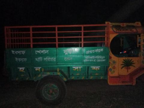 দামুড়হুদায় গাড়ি থামিয়ে ছিনতাই!