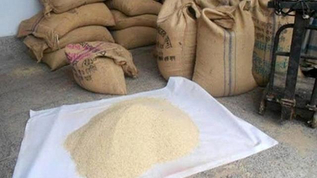 দামুড়হুদা সদর ইউনিয়নে ভিজিডির চাল বিতরণ