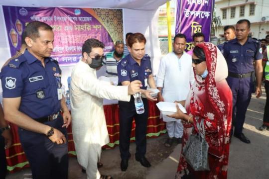 চুয়াডাঙ্গায় পবিত্র রমজান উপলক্ষে সদর থানা পুলিশের সৌজন্যে ফ্রি ইফতার এন্ড সাহরি শপের উদ্বোধন