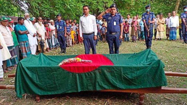 আলমডাঙ্গায় বীর মুক্তিযোদ্ধা গোলাম রসুলকে রাষ্ট্রীয় মার্যাদায় দাফন