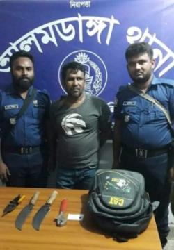 আলমডাঙ্গার রেলস্টেশন এলাকায় ডাকাতির প্রস্তুতিকালে পুলিশের অভিযান