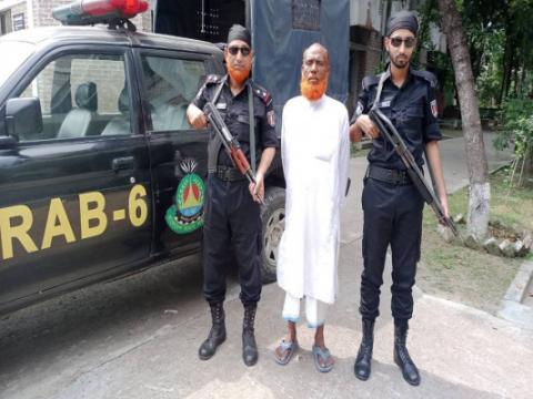 জীবননগরে ১১টি গাছসহ গাঁজা চাষী গ্রেপ্তার