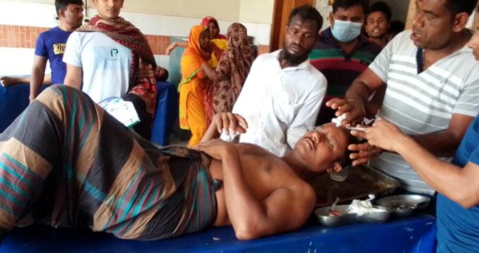 বাড়ি নির্মাণ সংঘর্ষ; নারীসহ তিনজন আহত