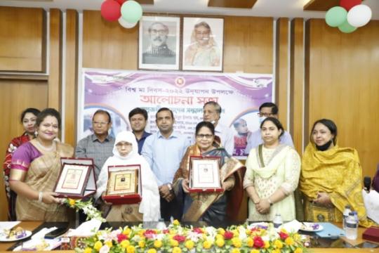 চুয়াডাঙ্গায় চারজন ‘স্বপ্নজয়ী মা’ বিশেষ সম্মানে ভূষিত