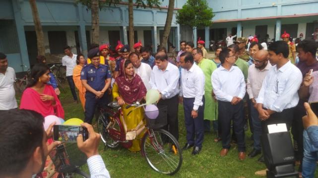 চুয়াডাঙ্গায় ক্ষুদ্র নৃ-গোষ্ঠীর ছাত্রীদের মাঝে বাইসাইকেল বিতরণ ও সচেতনতামূলক সভা