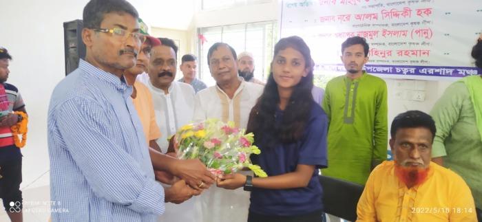 আলমডাঙ্গার প্রমিলা ফুটবলার বিদিশা রাণীকে সংবর্ধনা