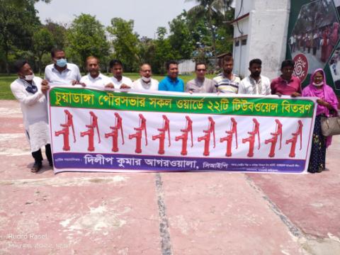 কৃতী ব্যবসায়ী বাবু দিলীপ কুমারের উদ্যোগে চুয়াডাঙ্গায় টিউবওয়েল বিতরণ