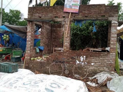 জীবননগরে পাঁচ বছরেও শেষ হয়নি পুলিশ বক্সের নির্মাণকাজ