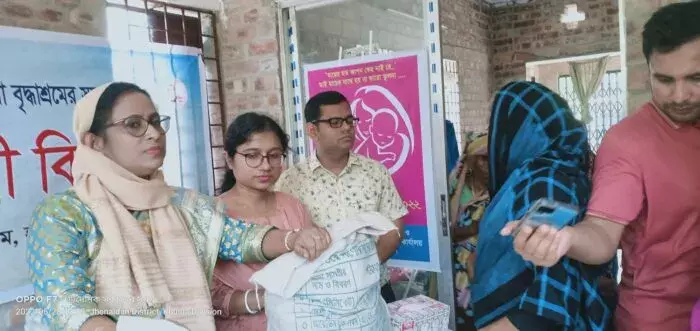 হরিণাকুণ্ডু জোড়াপুকুরিয়া বৃদ্ধাশ্রমে উপহার সামগ্রী বিতরণ