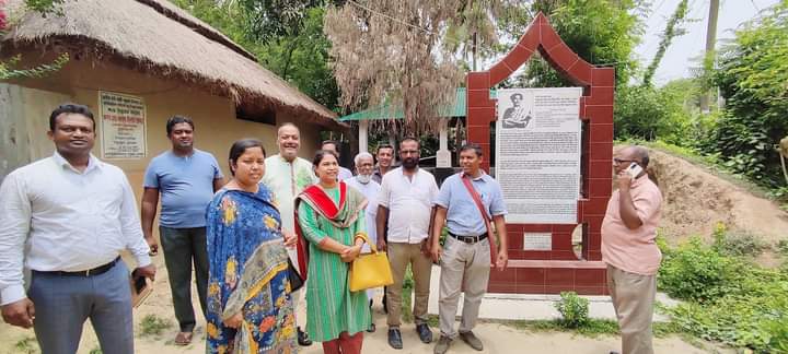 কার্পাসডাঙ্গায় কবি নজরুল স্মৃতি বিজড়িত আটচালা ঘর পরিদর্শন করলেন অতিরিক্ত জেলা প্রশাসক