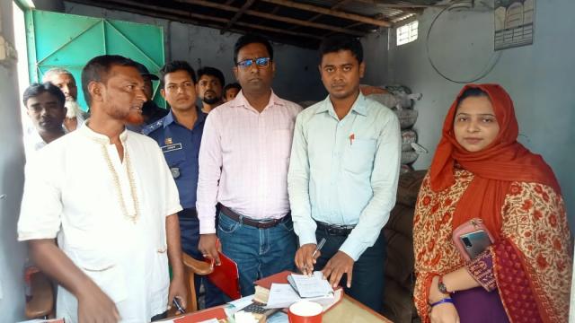 আলমডাঙ্গায় তিন প্রতিষ্ঠানে ২৫ হাজার টাকা জরিমানা