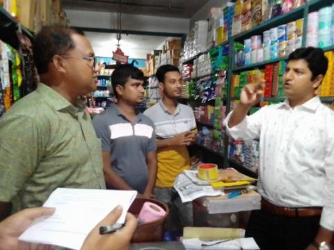আলমডাঙ্গায় দুটি ব্যবসাপ্রতিষ্ঠানে জরিমানা